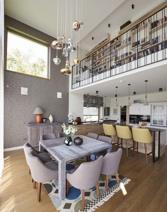 02 9